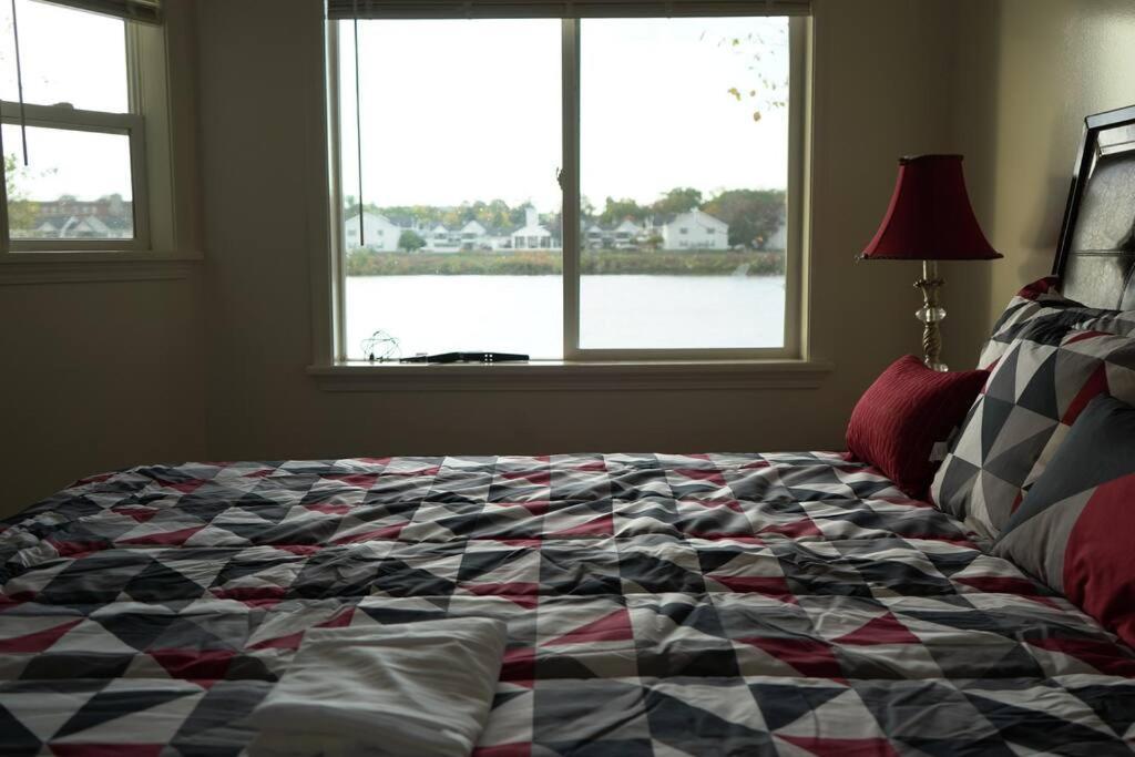 Queen Bed Beautiful Sunset W River View Fast Wifi Apartamento Troy Exterior foto